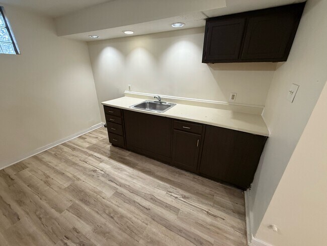 Building Photo - 1013 Celina Ave