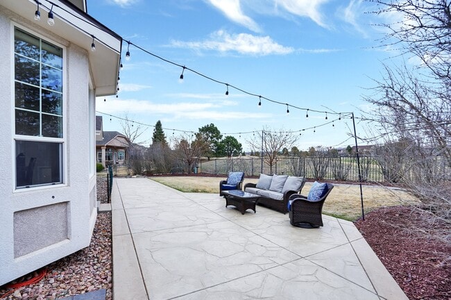 Building Photo - 10071 Clovercrest Dr