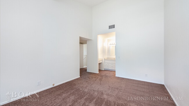 Building Photo - 3724 San Vincente Ct