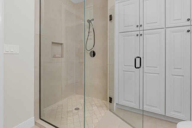 Building Photo - 4412 Vanda Dr