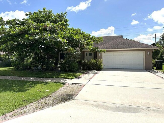 Primary Photo - 1420 Chapparel Way