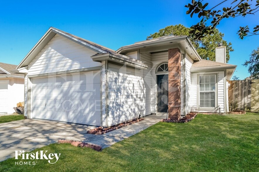 Building Photo - 1915 Ashmore Green Dr