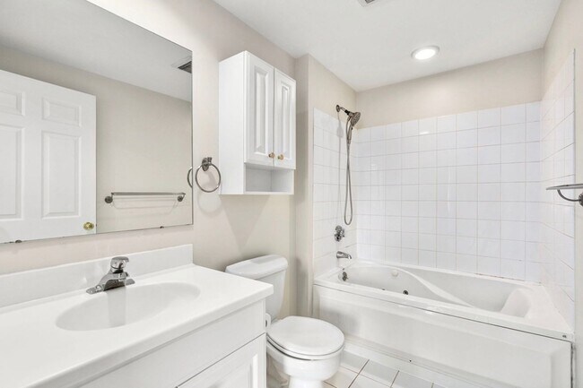 Building Photo - 73 Chelsea St