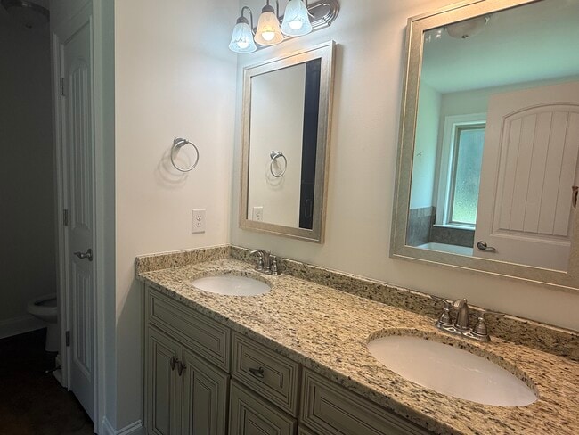 Building Photo - 2423 Deer Run Ct