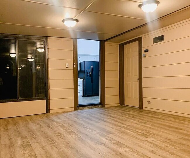 Building Photo - 4BR Tri-Level with Sunroom & Oversized Fenced Yard & 2-Car Garage!