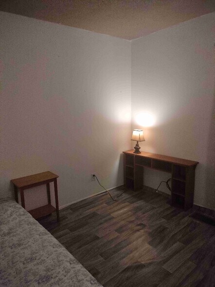 Building Photo - 448 Shorewood Dr NW