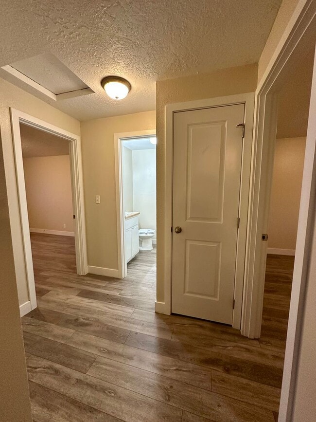 Building Photo - E919