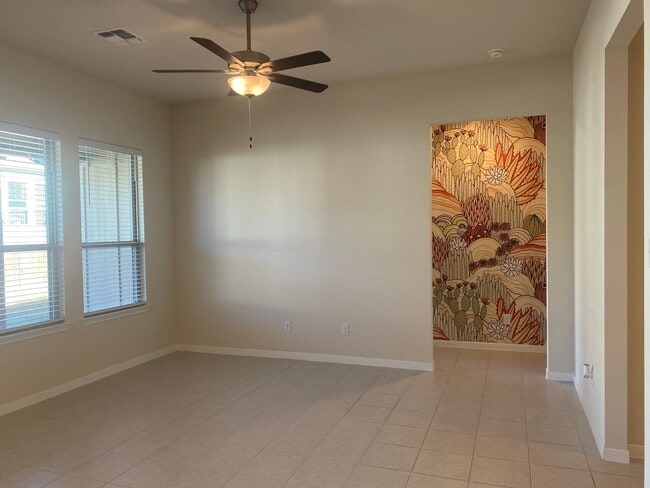 Building Photo - 4 BEDROOM, SHORT TERM LEASE AVAILABLE