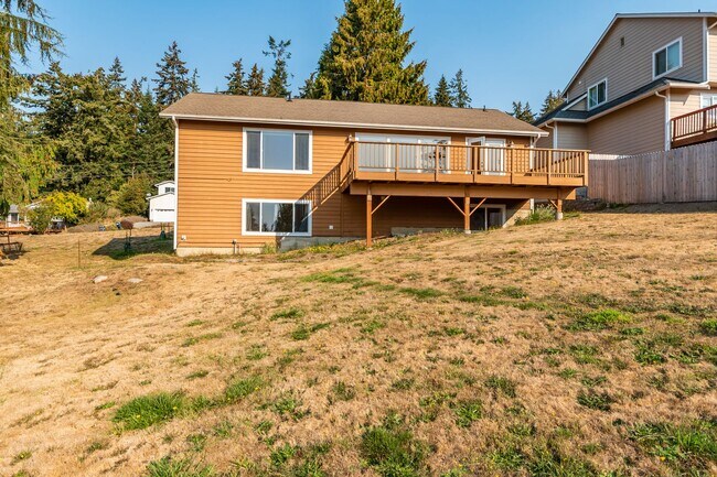 Building Photo - 2 bedroom and 2.5 Bath - Admirals Cove Home