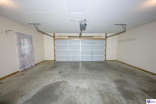 Building Photo - 1802 Oriole Dr