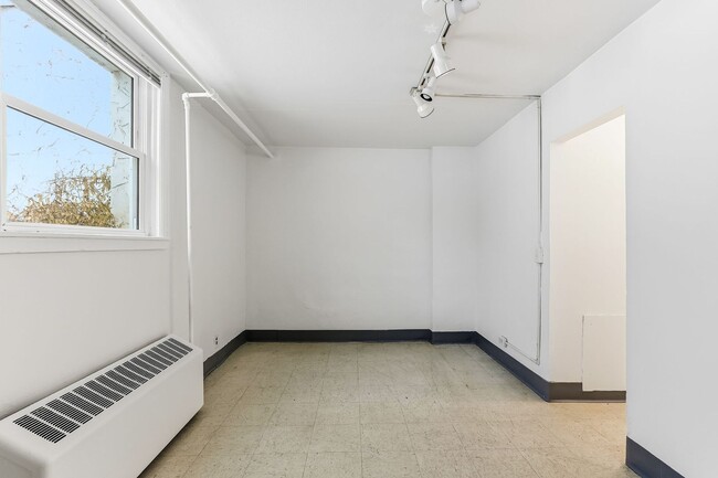 Building Photo - 1171/1173 Raymond Avenue