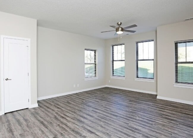 Building Photo - Cove at Prairie Trail Townhomes - Prairie View Interior Unit