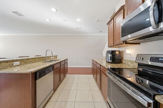 Building Photo - Located in the gated Hammocks community, professionally managed & PRIVATE OWNER