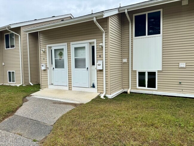 Building Photo - 466 Danbury Rd
