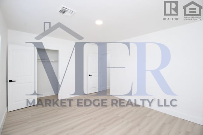 Building Photo - 4Bed/2Bath Home at Indian School/15th Ave! $399 MOVE-IN SPECIAL! Move-In Ready on 12/11/2025!