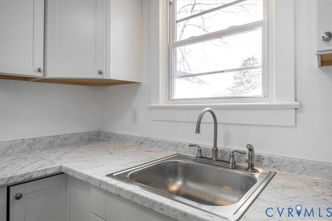 Building Photo - 1609 Buren St