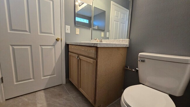 Building Photo - One Story Home in Royal Ridge, Davenport