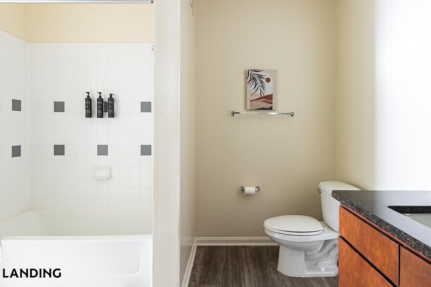 Building Photo - 400 Blake St