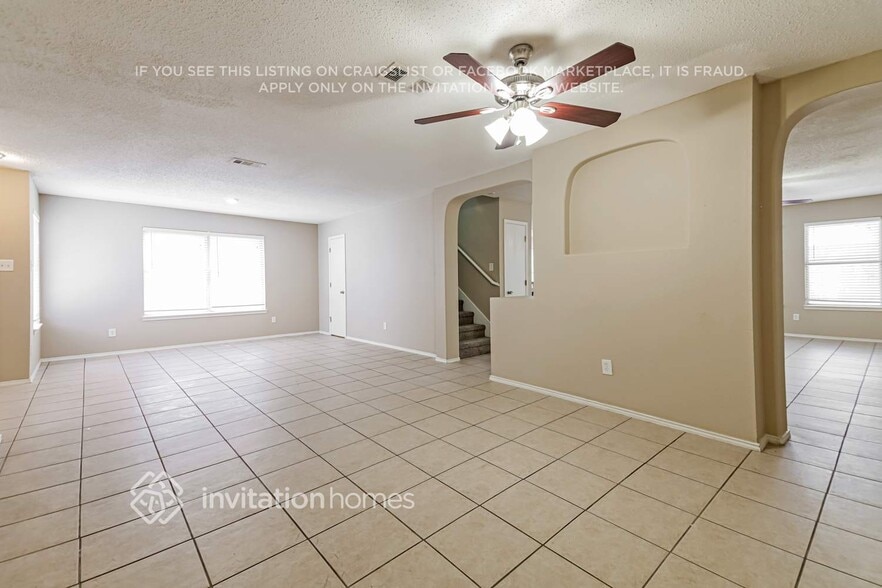 Building Photo - 2040 Cardinal Ln