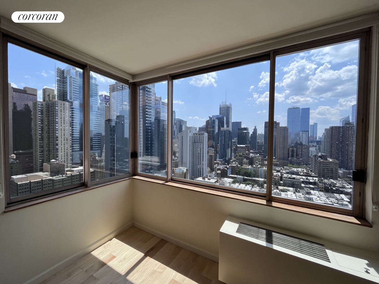 Building Photo - 350 W 50th St