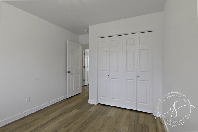 Building Photo - "Beautiful 3-Bed 2-Bath home with a large yard in Ivins!"