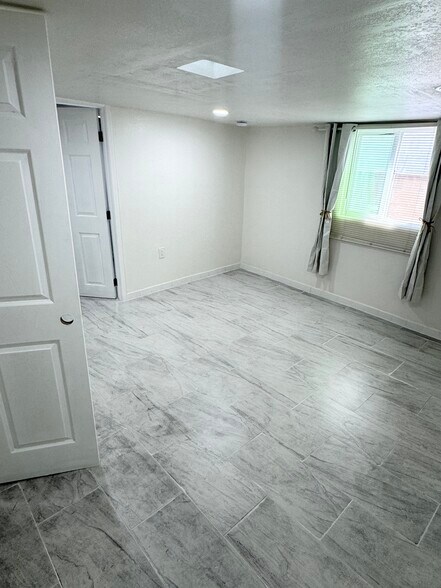 Building Photo - 2624 Live Oak St