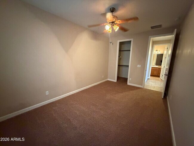 Building Photo - 722 E Sipapu Dr