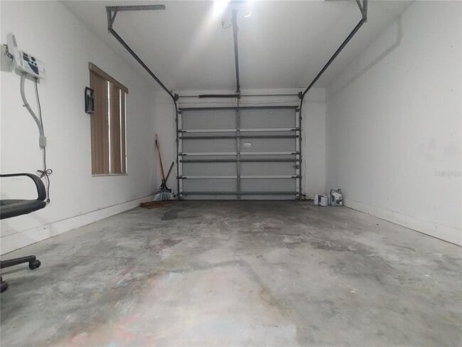 Building Photo - 138 SW Gremlin Way