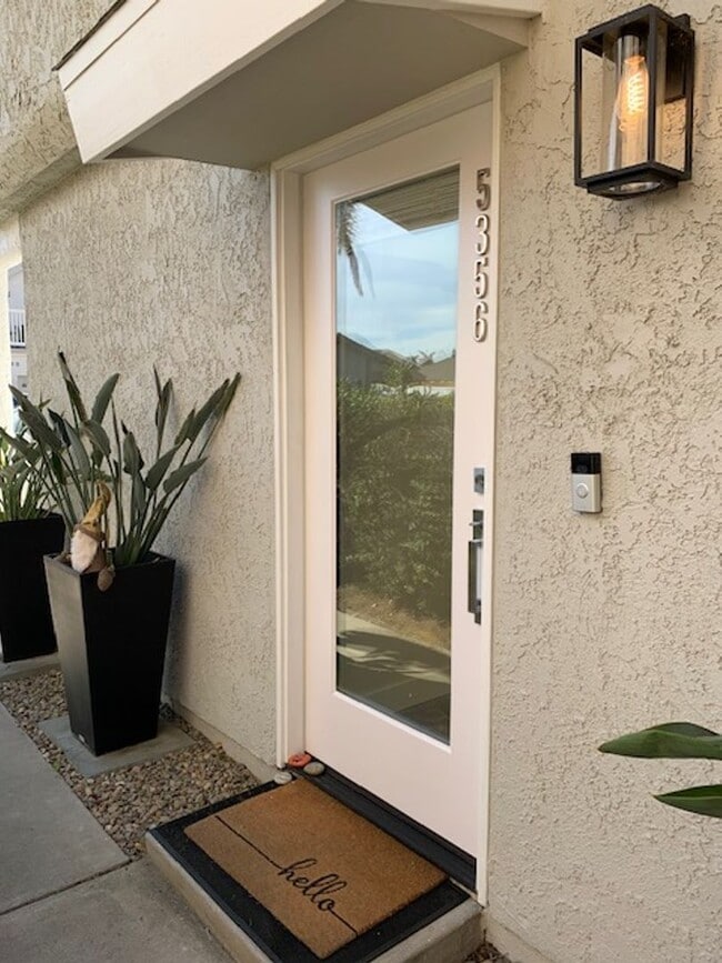 Building Photo - Coastal Living at Its Best | 3 Bed + 2 Bat...