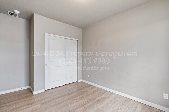 Building Photo - 5673 W Rockingham Dr