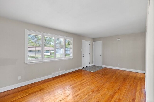 Building Photo - 840 Daniel Boone Dr