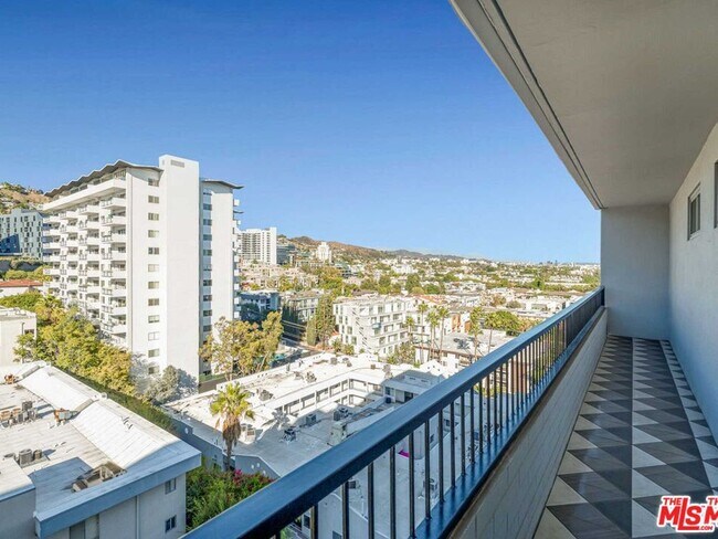 Building Photo - 1100 Alta Loma Rd