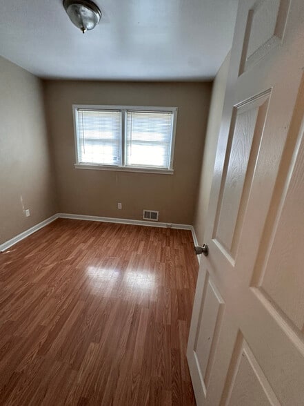 Building Photo - 8403 Robin Hill Dr