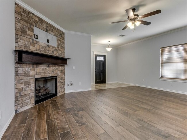 Building Photo - 7201 Meadow Lake Dr