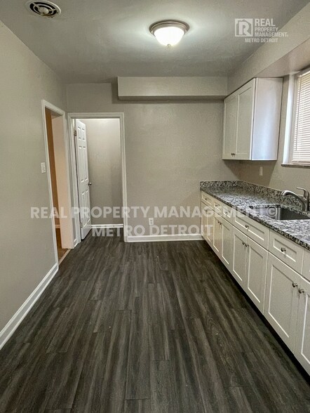 Building Photo - 15349 Prest St