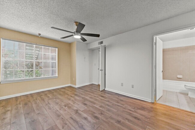 Building Photo - 1055 Crystal Way