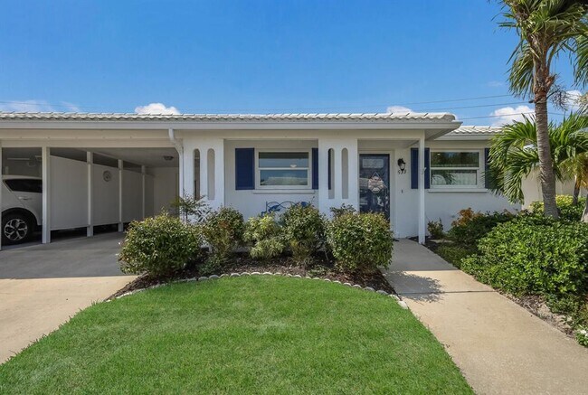 Building Photo - 573 Spanish Dr N