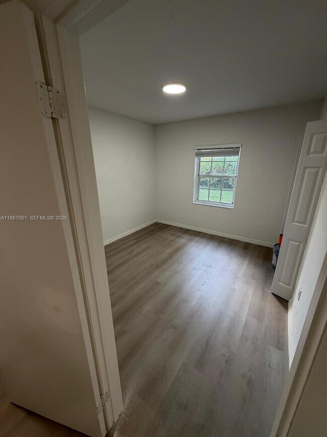 Building Photo - 4000 SW 16th Terrace