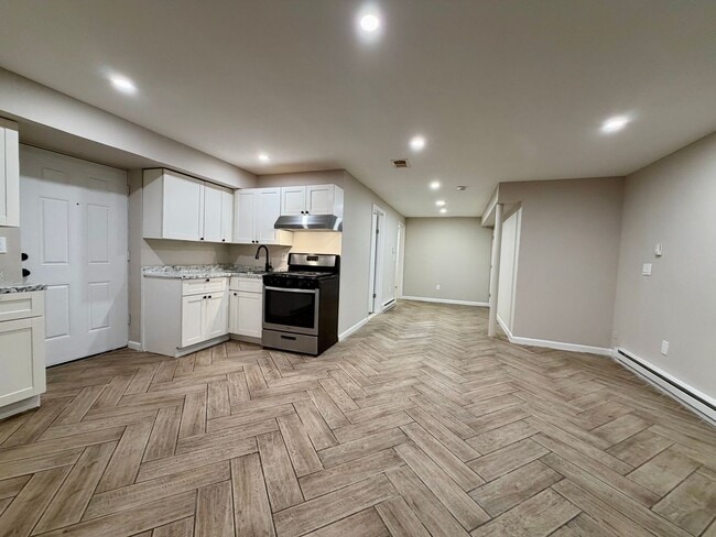 Building Photo - 172 Seymour Ave