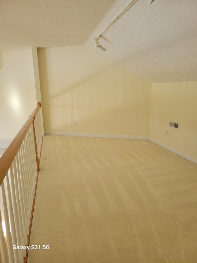 Building Photo - 148 Lakewood Dr