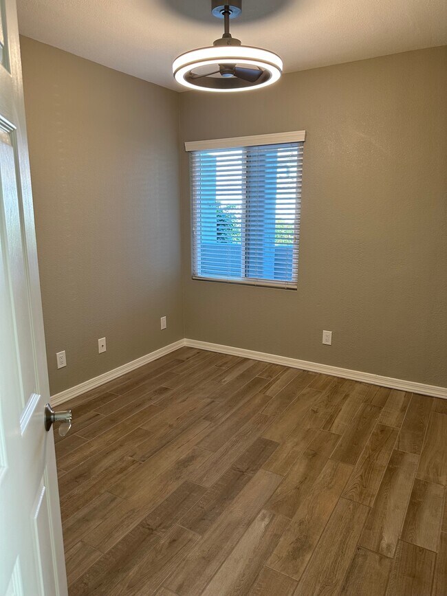 Building Photo - Anderson Springs