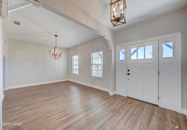 Building Photo - 742 Vista del Sol Ln