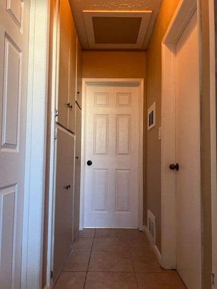 Building Photo - 576 N Wilson Ave