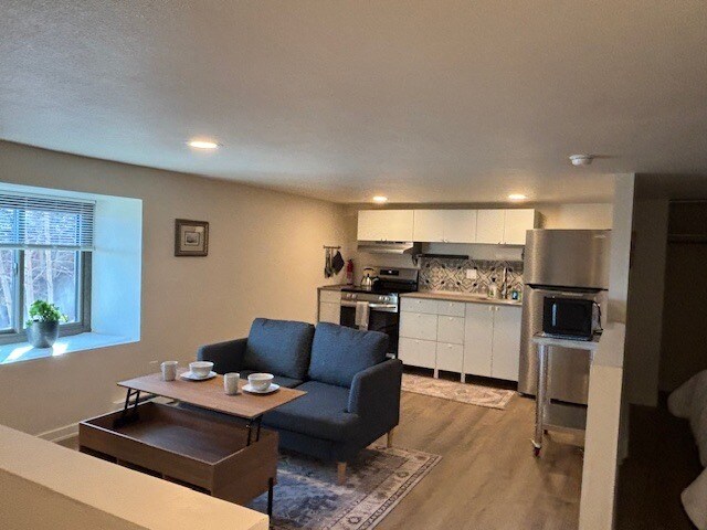 Building Photo - 114 N 4th St