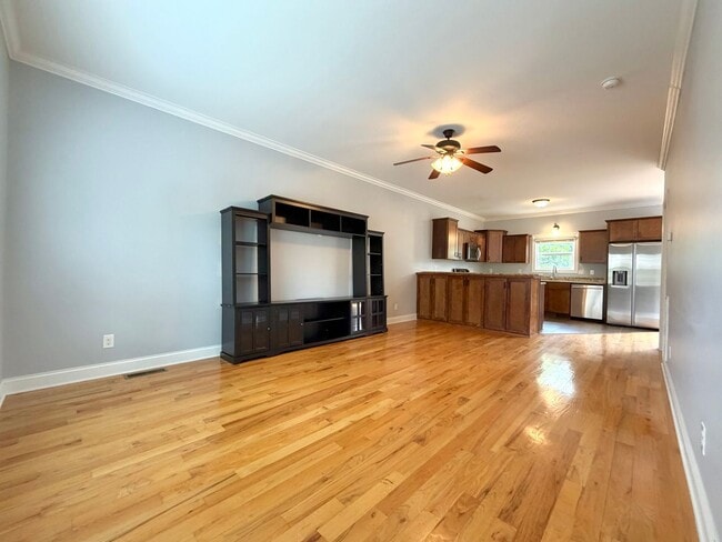 Building Photo - 90 Promontory Ln