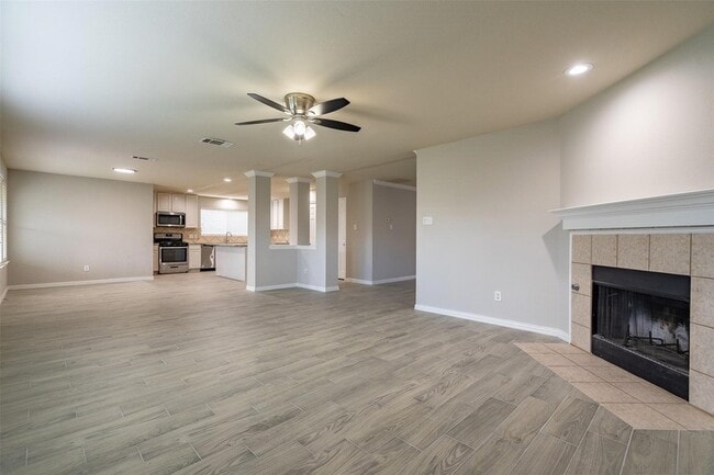 Building Photo - 1528 Canary Dr