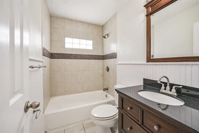 Building Photo - 1510 Tarley St