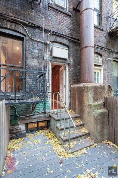 Building Photo - MOTT ST.