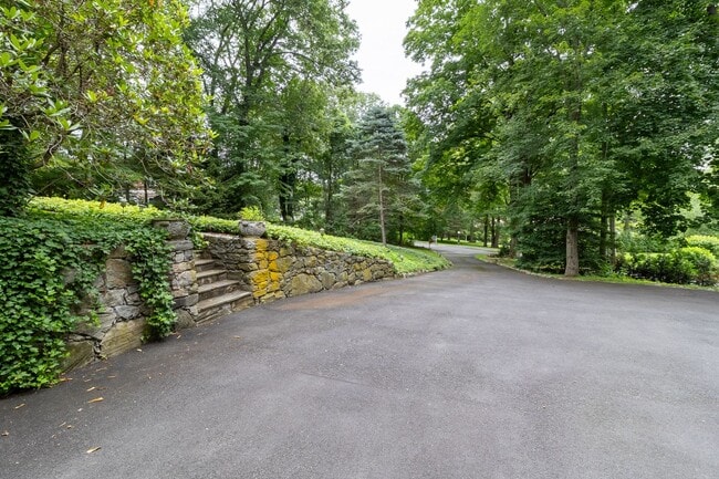 Building Photo - Beautiful Contemporary 3 Bedroom Home