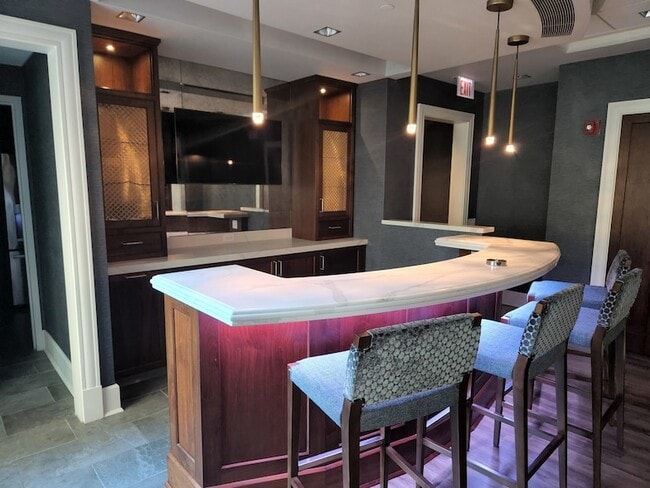 Building Photo - 57 E Delaware Pl